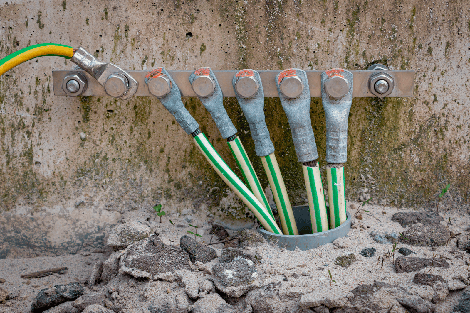 Sistema-de-puesta-a-tierra-para-instalaciones-eléctricas-industriales